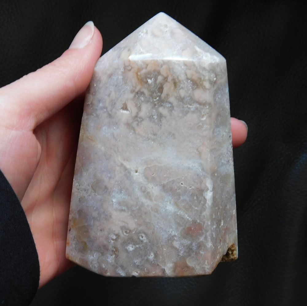 Pink amethyst tower - Picture 3 of 6